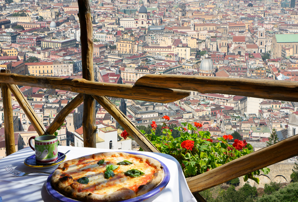 What is Naples famous for? A tour between history and food